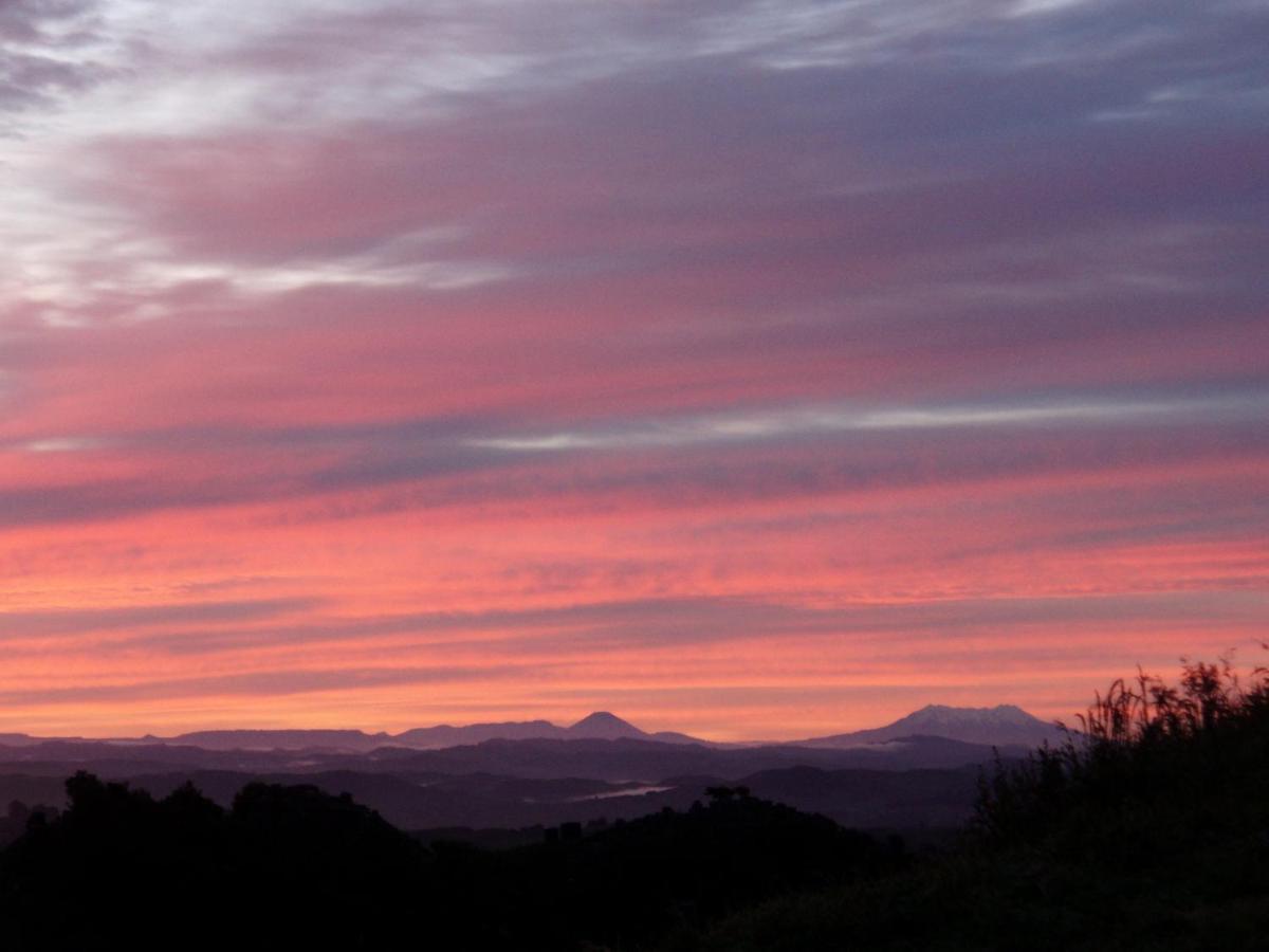 Rock Retreat B&B Farmstay Waitomo Caves Bagian luar foto