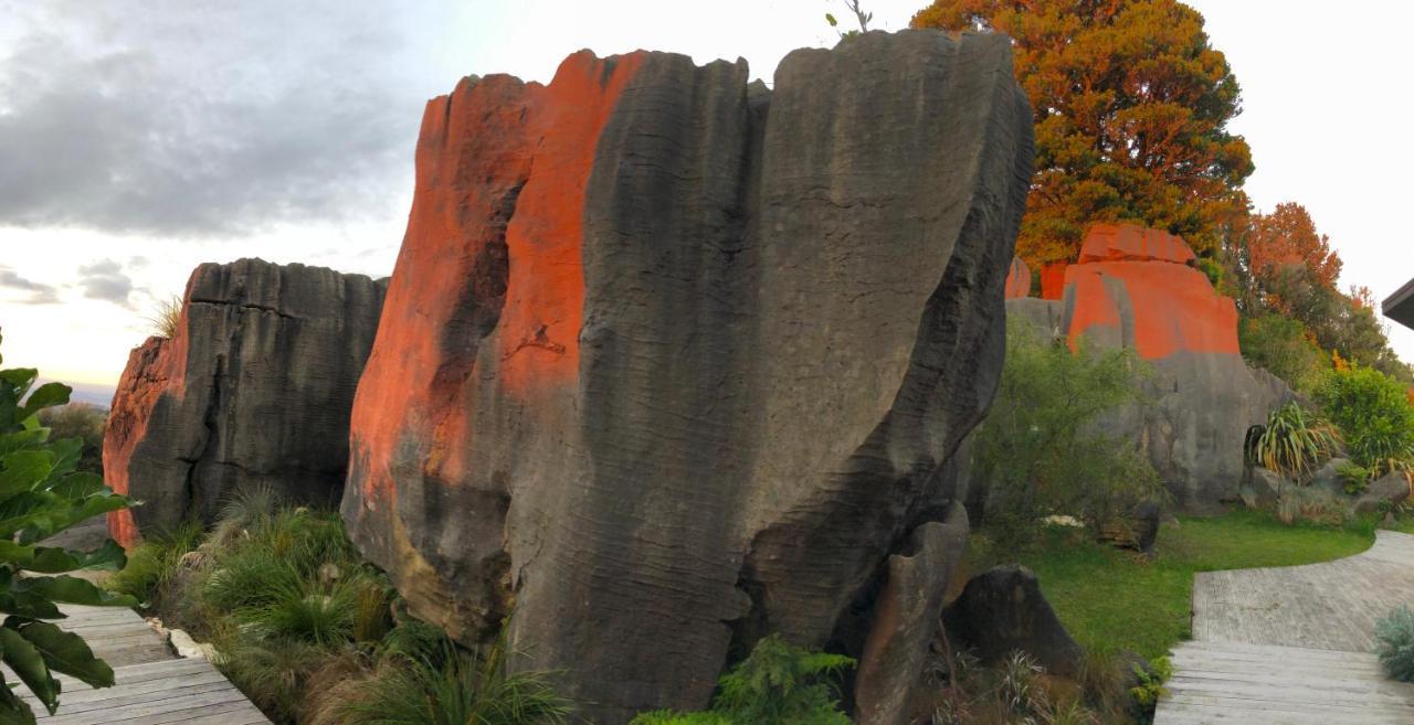 Rock Retreat B&B Farmstay Waitomo Caves Bagian luar foto